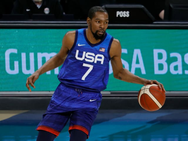 Kevin Durant führt den Ball