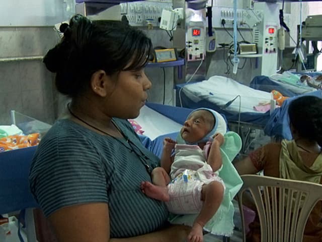 Leihmutter Papiha mit Baby Leihmutter Papiha mit Baby