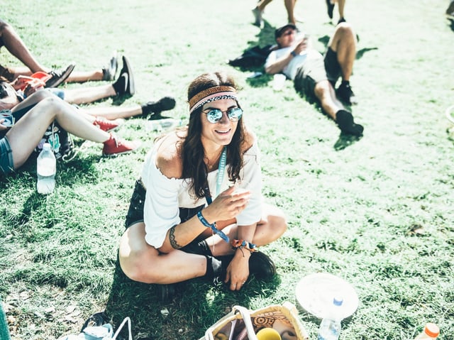 Festival-Besucher im Hippie-Look.
