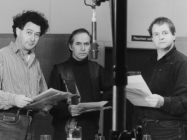 Ernst Süss, Geri Dillier, Hanspeter Müller-Drossaart im Hörspiel-Studio. Ernst Süss, Geri Dillier, Hanspeter Müller-Drossaart im Hörspiel-Studio.