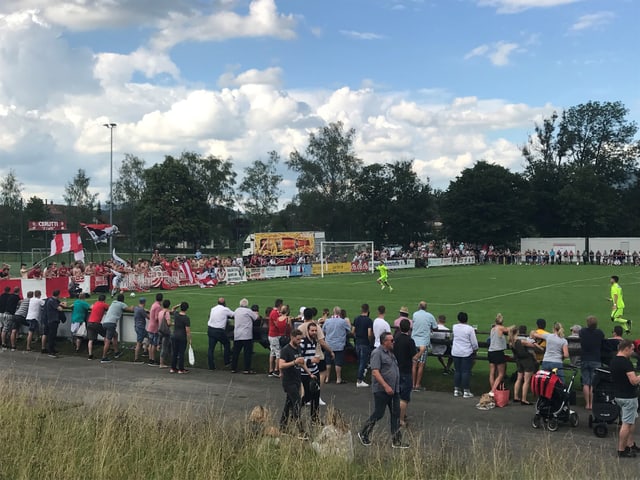 Fussballplatz Münsingen mit der Solothurner Fankurve Fussballplatz Münsingen mit der Solothurner Fankurve
