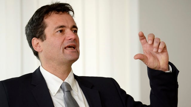 Rudolf Minsch, Chefökonom des Wirtschaftsdachverbandes Economiesuisse, gestikuliert. Rudolf Minsch, Chefökonom des Wirtschaftsdachverbandes Economiesuisse, gestikuliert.