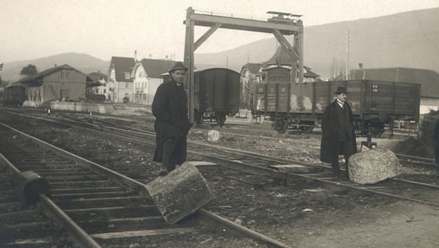Beim Generalstreik legten Arbeiter Steine auf die Schienen und blockierten den Zugverkehr in Grenchen. Beim Generalstreik legten Arbeiter Steine auf die Schienen und blockierten den Zugverkehr in Grenchen.