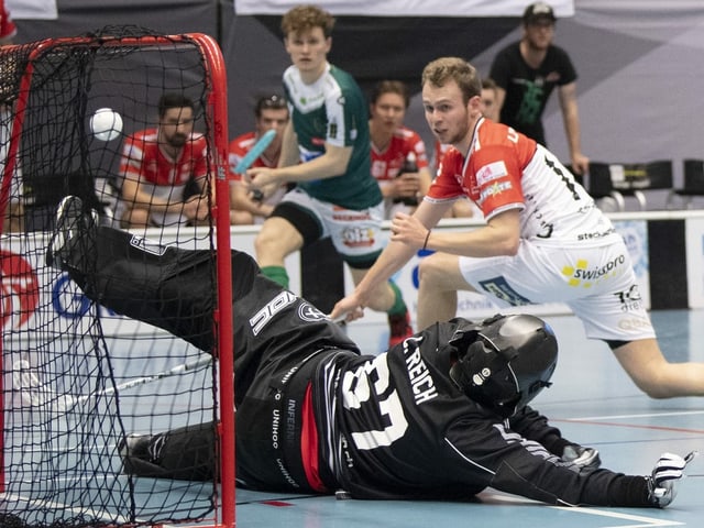 Szene aus einem Unihockey-Spiel. Szene aus einem Unihockey-Spiel.