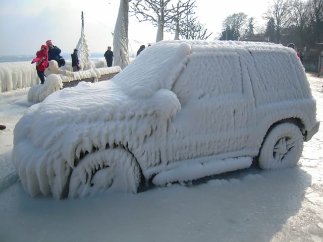 Komplett vereistes Auto