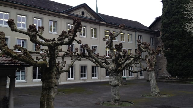 Der Tatort: Hof des Schulhauses Kollegium in der Altstadt von Solothurn, visavis des Stadttheaters. Der Tatort: Hof des Schulhauses Kollegium in der Altstadt von Solothurn, visavis des Stadttheaters.