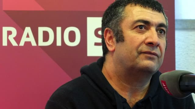 Der Regisseur Mano Khalil spricht mit SRF in Solothurn. Der Regisseur Mano Khalil spricht mit SRF in Solothurn.