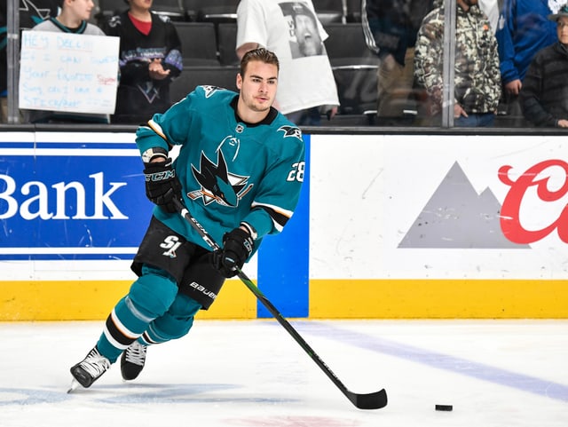 Timo Meier ohne Helm. Timo Meier ohne Helm.