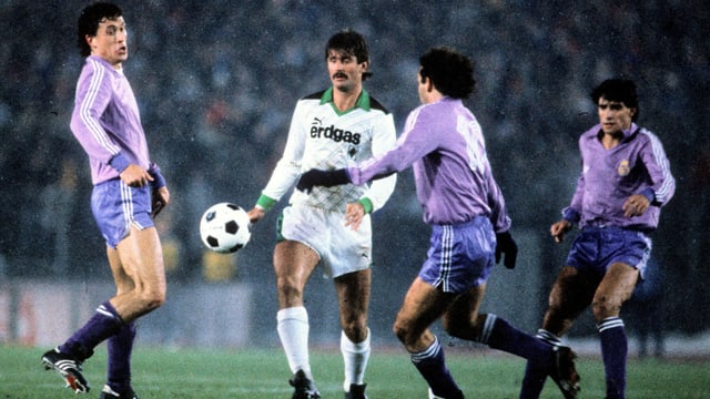 Jorge Valdano beim Hinspiel Jorge Valdano beim Hinspiel