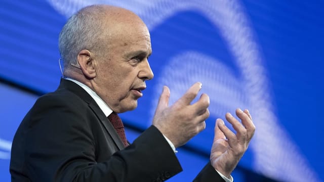 Bundespräsident Ueli Maurer spricht am SEF. Bundespräsident Ueli Maurer spricht am SEF.