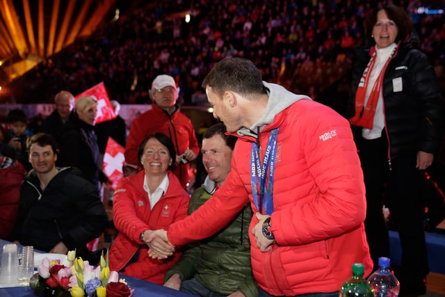 Händedruck zwischen Guri Hetland und Dario Cologna. Händedruck zwischen Guri Hetland und Dario Cologna.