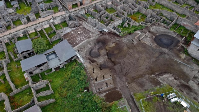 Luftaufnahme einer Grabungsstätte in Pompeji. Luftaufnahme einer Grabungsstätte in Pompeji.