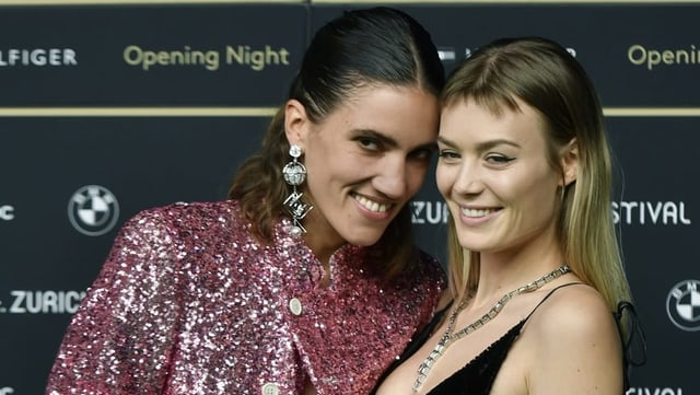 Model Tamy Glauser mit ihrer Freundin Dominique Rinderknecht am Zurich Film Festival. Model Tamy Glauser mit ihrer Freundin Dominique Rinderknecht am Zurich Film Festival.