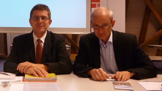 Professor Urs Müller mit dem Bieler Stadtpräsidenten Erich Fehr (links) Professor Urs Müller mit dem Bieler Stadtpräsidenten Erich Fehr (links)