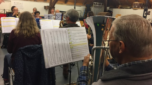 Musiker vor Notenblatt. Musiker vor Notenblatt.