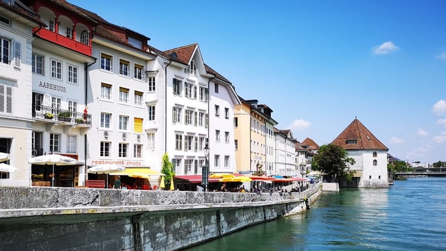 Promenade an einem Fluss. Promenade an einem Fluss.