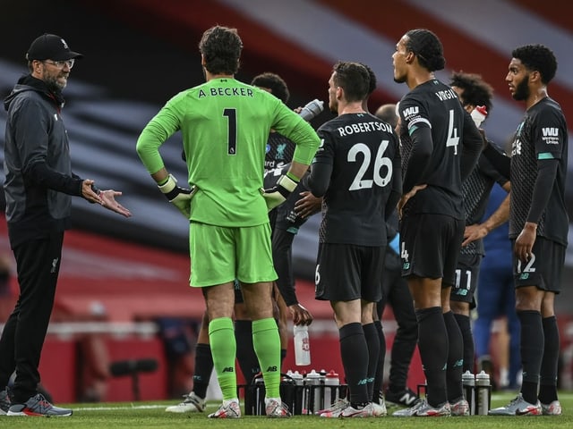 Jürgen Klopp mit seinem Team nach der Niederlage. Jürgen Klopp mit seinem Team nach der Niederlage.