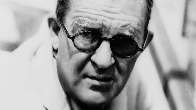 Regisseur John Ford mit Brille und Augenklappe. Regisseur John Ford mit Brille und Augenklappe.