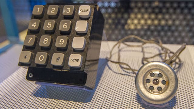 Tastatur für Zahlen sind verbunden mit einem Lautsprecher Tastatur für Zahlen sind verbunden mit einem Lautsprecher