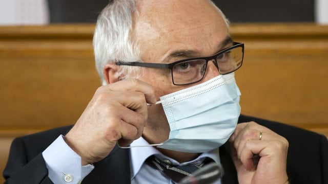 Pierre Alain Schnegg mit Maske. Pierre Alain Schnegg mit Maske.