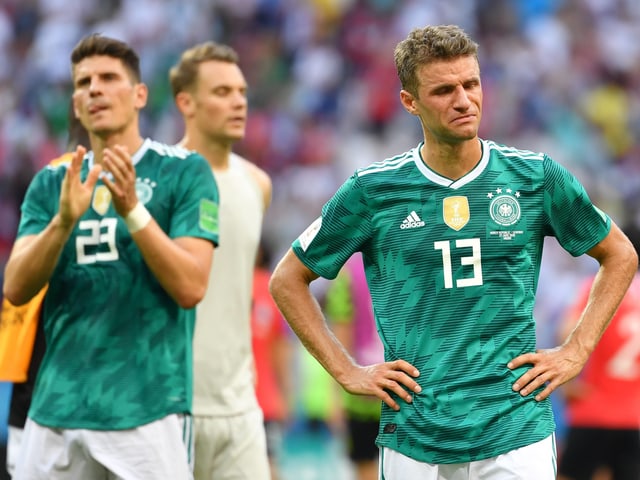 Thomas Müller, Manuel Neuer und Mario Gomez (v.r.) nach dem Spiel gegen Südkorea Thomas Müller, Manuel Neuer und Mario Gomez (v.r.) nach dem Spiel gegen Südkorea