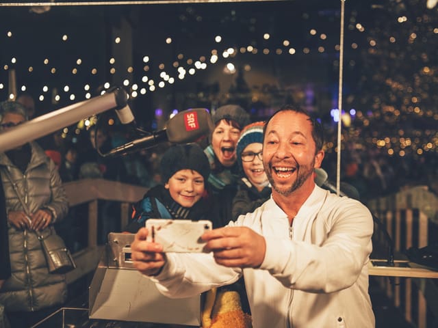 DJ Selfie.