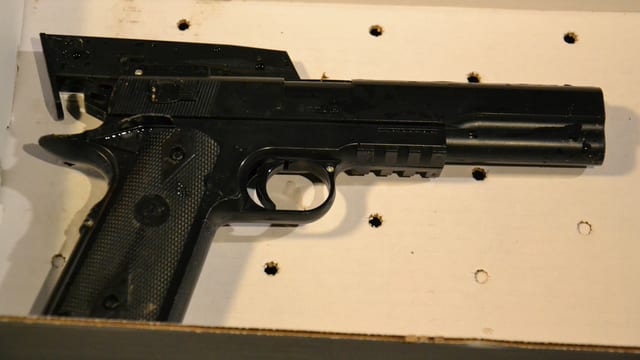 Die Spielzeugwaffe des 12-Jährigen Die Spielzeugwaffe des 12-Jährigen