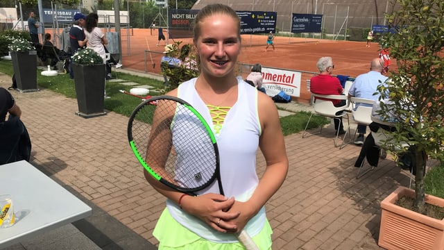 Frau mit Tennisschläger und Tennisdress. Frau mit Tennisschläger und Tennisdress.