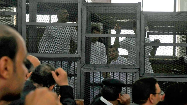 Menschen hinter Gittern. Menschen hinter Gittern.