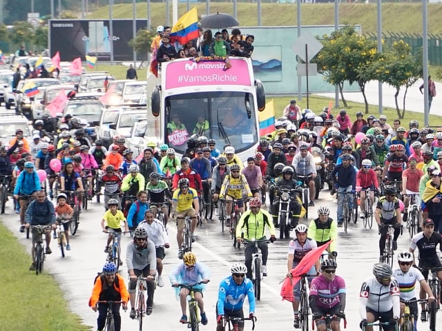 Ecuador feiert seinen Giro-Sieger Richard Carapaz. Ecuador feiert seinen Giro-Sieger Richard Carapaz.