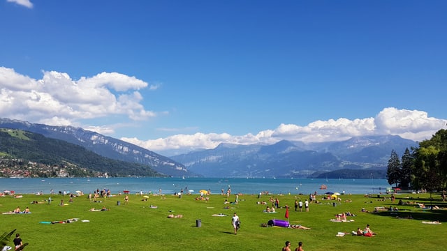 Badegäste in Thun. Badegäste in Thun.