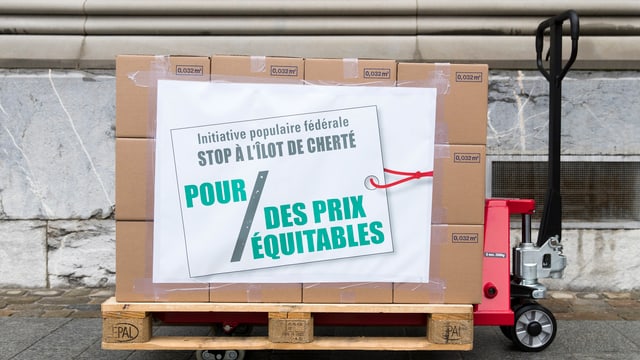 Karton mit Unterschriften zur Fair-Preis-Initiative Karton mit Unterschriften zur Fair-Preis-Initiative