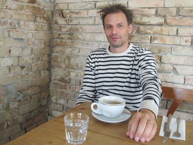 Geschäftsleiter Jonas Staub am Tisch: «Einbeziehen statt ausschliessen» Geschäftsleiter Jonas Staub am Tisch: «Einbeziehen statt ausschliessen»