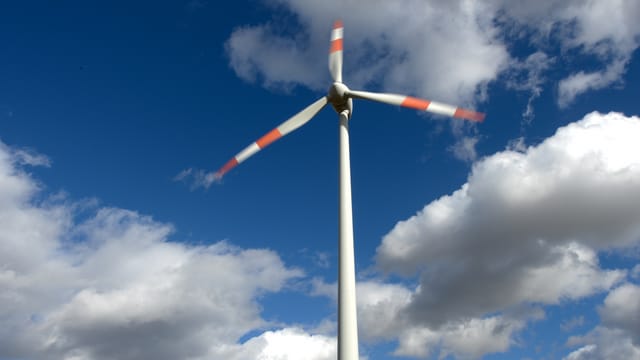 Ein Windrad im Wind. Ein Windrad im Wind.