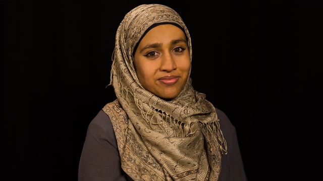 Fathima mit formellerem Kopftuch Fathima mit formellerem Kopftuch
