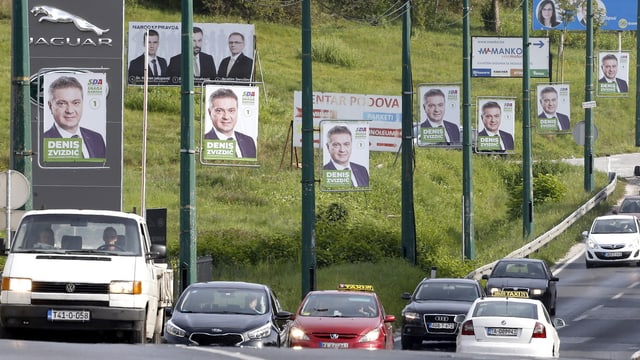 Wahlplakate am Strassenrand Wahlplakate am Strassenrand