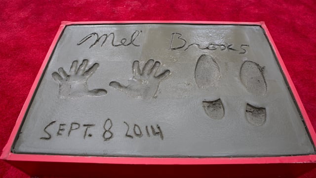 Gefälschter Handabruck mit elf Fingern von Mel Brooks im Zement vor dem berühmten Chinese Theatre.