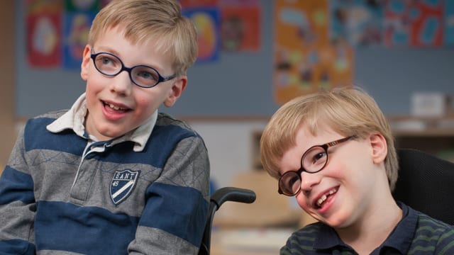 Video «Julian und Marius und ihre schulische Integration» abspielen Video «Julian und Marius und ihre schulische Integration» abspielen