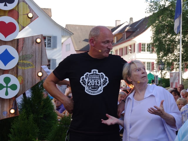 Ursula Schäppi und Conny Sutter bei den Sketch-Proben.