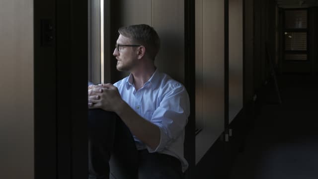 Video «Weg vom Fenster – Leben nach dem Burnout» abspielen Video «Weg vom Fenster – Leben nach dem Burnout» abspielen