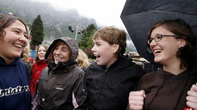 Junge Frauen lachen. Junge Frauen lachen.