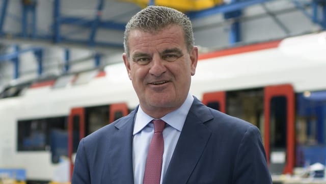 Mann In Zug-Werk Mann In Zug-Werk