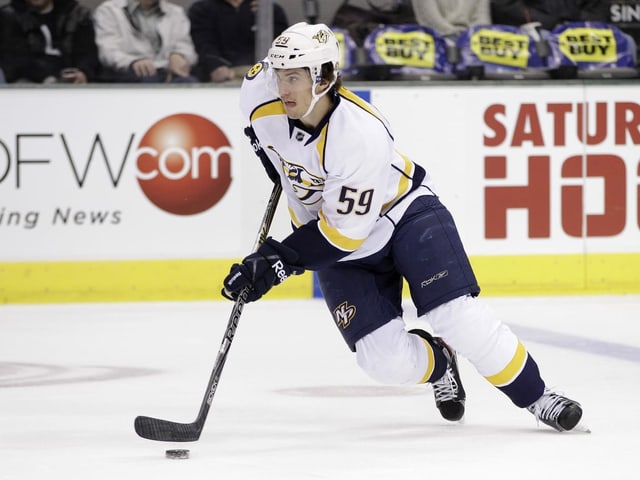 Nachdem Roman Josi 2008 in der 2. Runde des NHL-Drafts gezogen wurde, absolviert er in der Saison 2010/11 die ersten Spiele für die Nashville Predators.