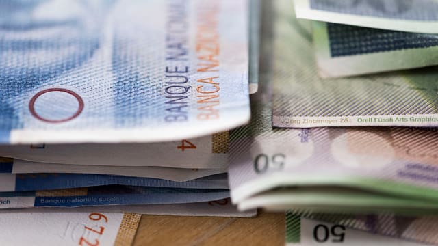 Mehrere 100er- und 50er-Noten Mehrere 100er- und 50er-Noten