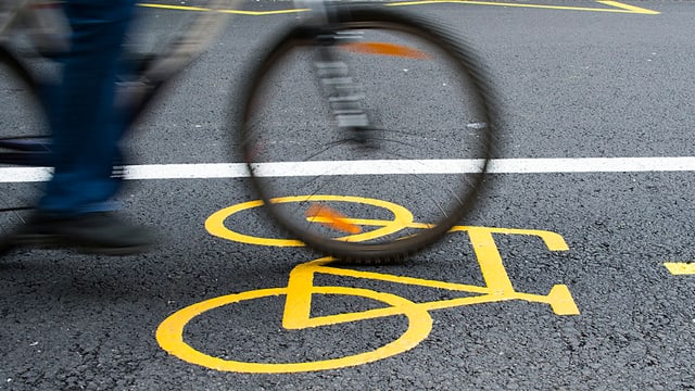 Ein Velo auf einen Velostreifen. Ein Velo auf einen Velostreifen.
