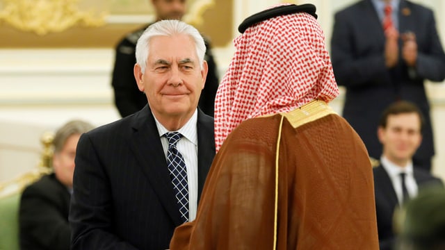 Tillerson mit dem saudischen König Salman. Tillerson mit dem saudischen König Salman.