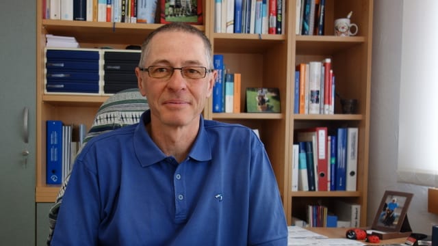 Peter Keller ha lavurà ventg onns sco medi da chasa ad Alvagni. Peter Keller ha lavurà ventg onns sco medi da chasa ad Alvagni.