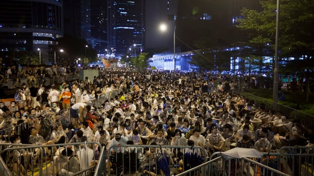 Sitzstreik vor dem Regierungshauptsitz in Hongkong. Sitzstreik vor dem Regierungshauptsitz in Hongkong.