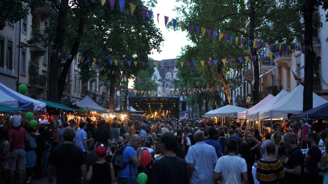 Voll gestopfte Strasse am Herzogstrassenfest 2016. Voll gestopfte Strasse am Herzogstrassenfest 2016.