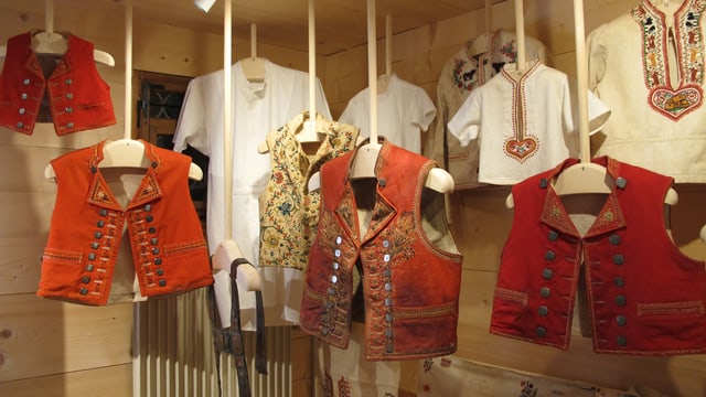 Bestickte Kleidungsstücke Bestickte Kleidungsstücke